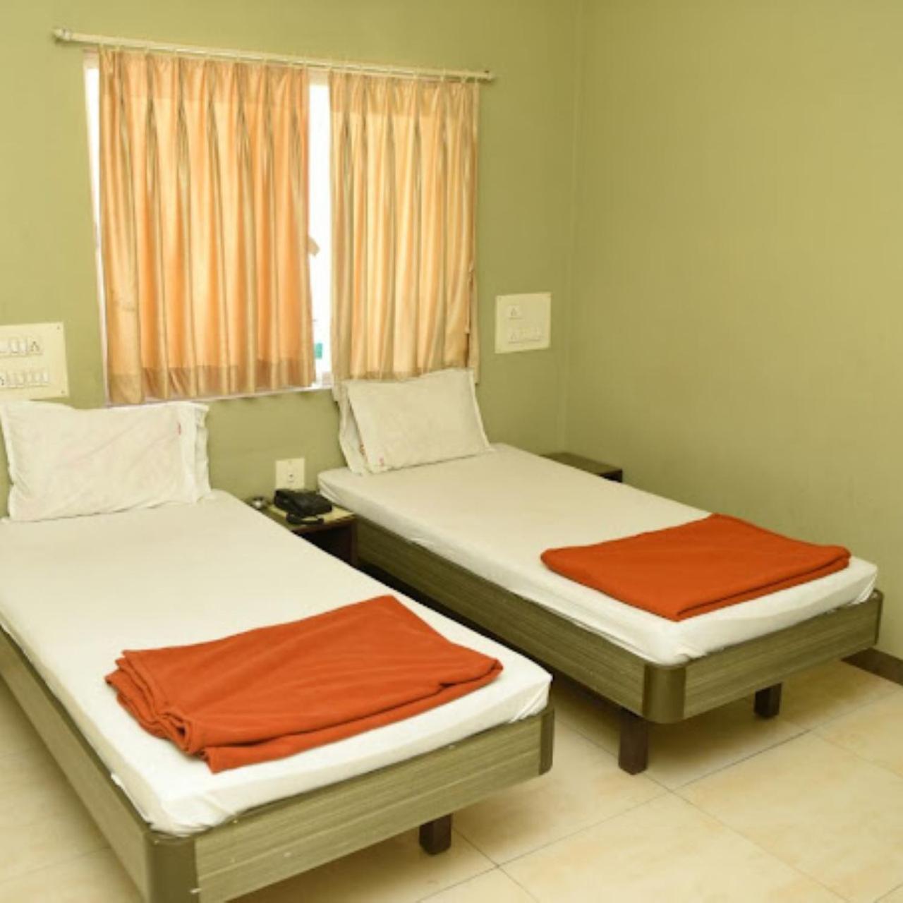 Hotel Anjali Palace Bhuj Bagian luar foto