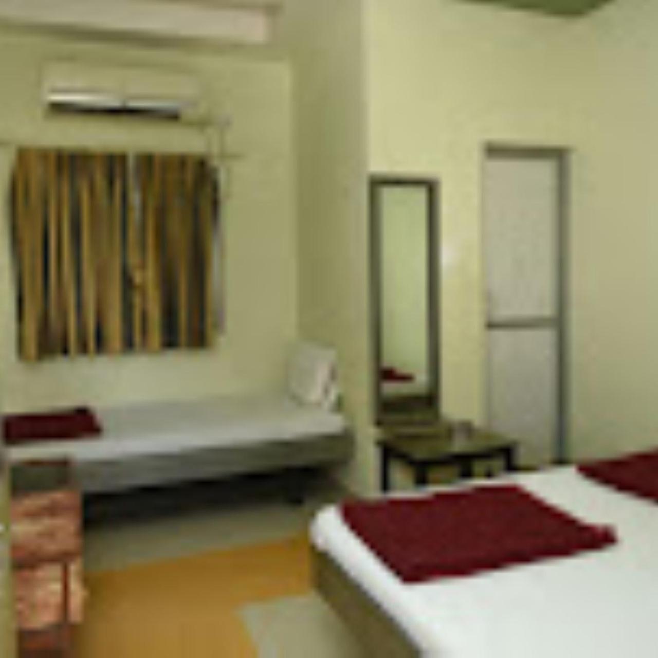 Hotel Anjali Palace Bhuj Bagian luar foto