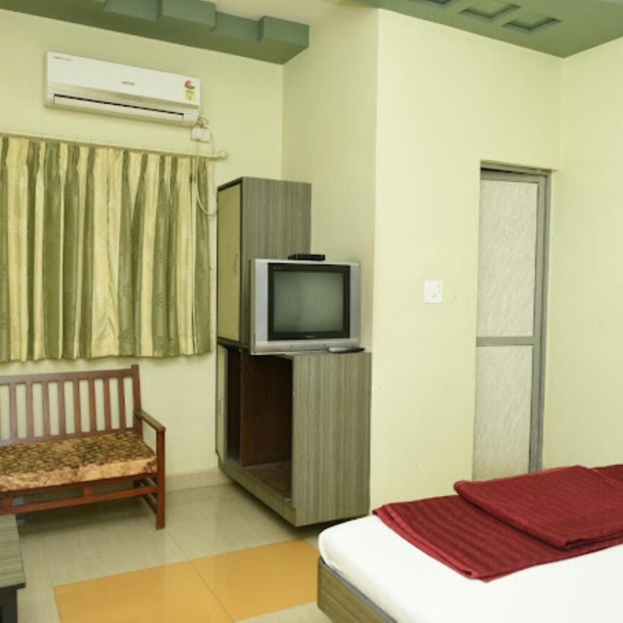 Hotel Anjali Palace Bhuj Bagian luar foto